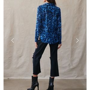 Bella Dahl floral button down hipster shirt - cobalt floral, S